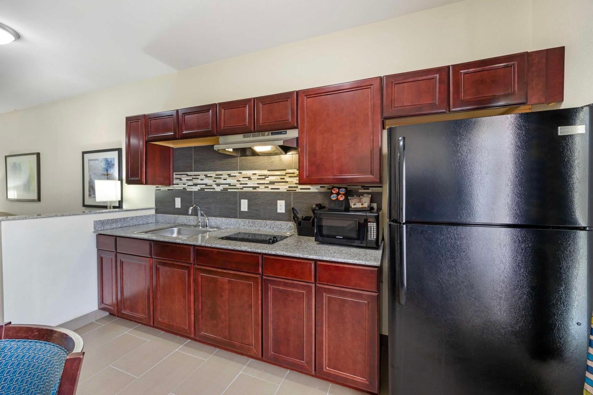 Best Western Plus Pratt Exterior foto