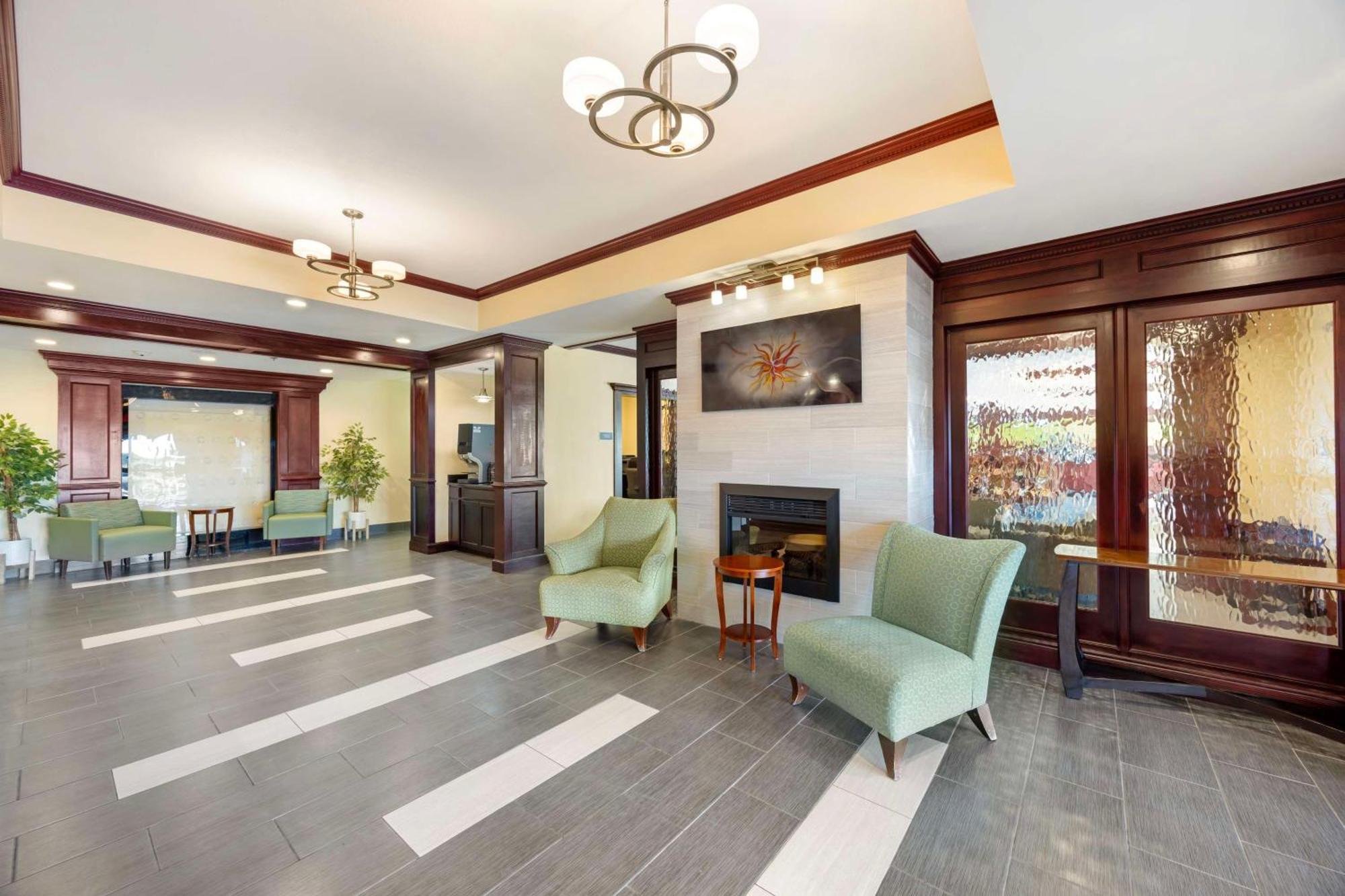 Best Western Plus Pratt Exterior foto
